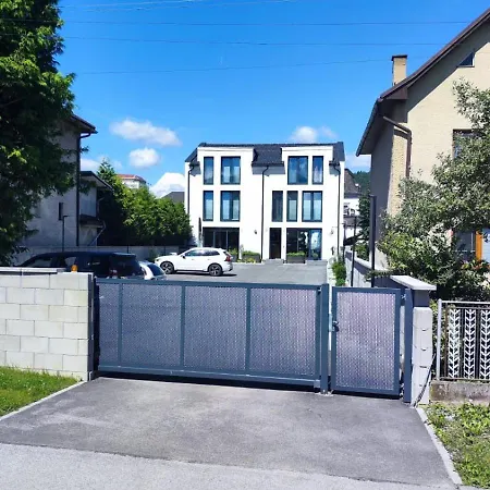 Pivovarska 5 - 7 Minutes From Schaeffler, Private Parking, Self Check-in, Business, Travellers