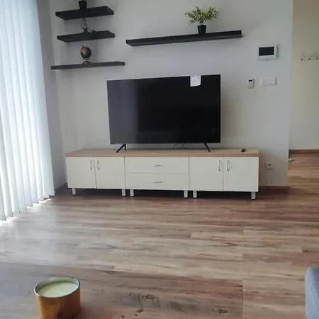 Pivovarska 5 - 7 Minutes From Schaeffler, Private Parking, Self Check-in, Business, Travellers 아파트