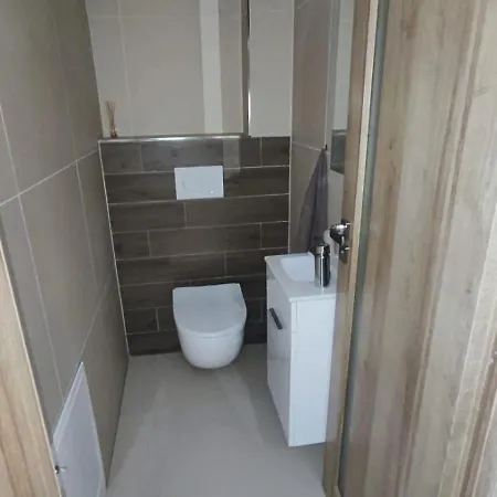 Pivovarska 5 - 7 Minutes From Schaeffler, Private Parking, Self Check-in, Business, Travellers 아파트 Kysucke Nove Mesto
