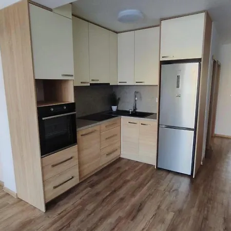 아파트 Pivovarska 5 - 7 Minutes From Schaeffler, Private Parking, Self Check-in, Business, Travellers Kysucke Nove Mesto