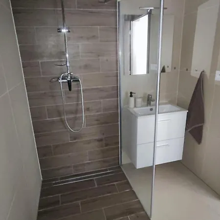아파트 Pivovarska 5 - 7 Minutes From Schaeffler, Private Parking, Self Check-in, Business, Travellers *