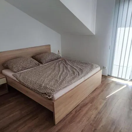 Pivovarská 5 - 7 Minutes From Schaeffler, Private Parking, Self Check-in, Business, Travellers *